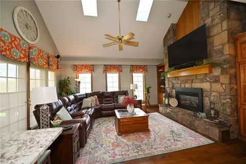 Living - 304 Reavley Dr, Lamar, MO 64759 photo 5 of 6