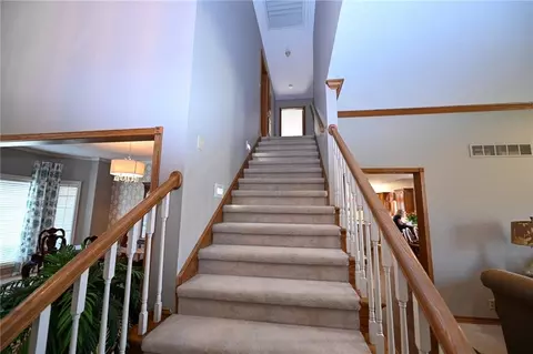 Entry Way - 304 Reavley Dr, Lamar, MO 64759 photo 2 of 2