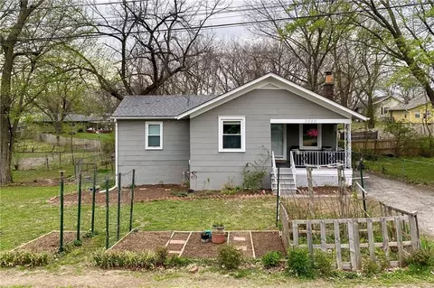 3050 N 49th Ter, Kansas City, KS 66104