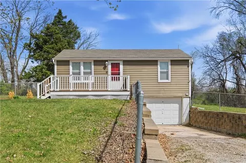 6200 NE Russell Rd, Kansas City, MO 64117