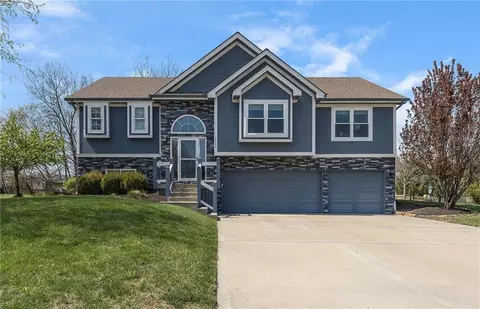 5240 NW Belton Ct, Kansas City, MO 64150