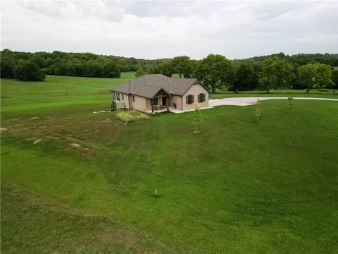 22777 219th St, Leavenworth, KS 66048