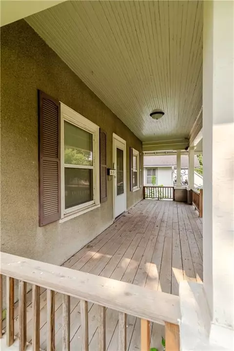 Exterior - 905 Parallel St, Atchison, KS 66002 photo 5 of 12
