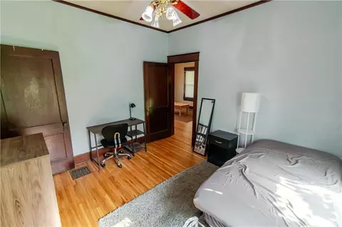 Bedroom - 905 Parallel St, Atchison, KS 66002 photo 6 of 8