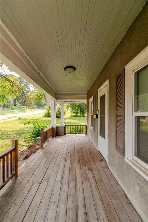 Exterior - 905 Parallel St, Atchison, KS 66002 photo 4 of 12