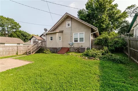 Exterior - 905 Parallel St, Atchison, KS 66002 photo 11 of 12