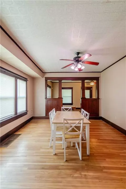 Dining - 905 Parallel St, Atchison, KS 66002 photo 3 of 5