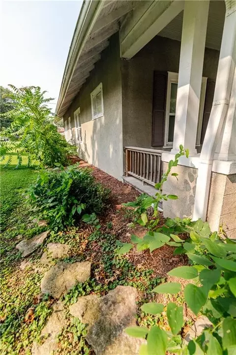 Exterior - 905 Parallel St, Atchison, KS 66002 photo 3 of 12