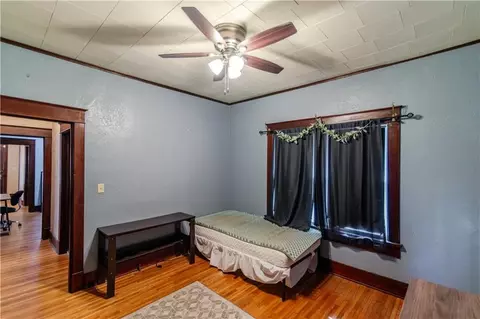 Bedroom - 905 Parallel St, Atchison, KS 66002 photo 5 of 8