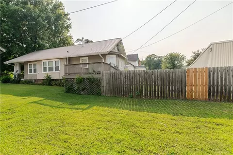 Exterior - 905 Parallel St, Atchison, KS 66002 photo 9 of 12