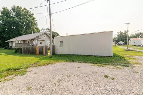 Exterior - 905 Parallel St, Atchison, KS 66002 photo 8 of 12