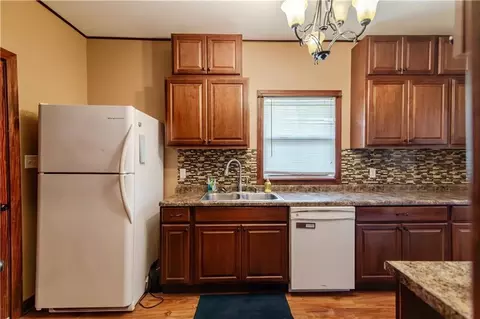 Kitchen - 905 Parallel St, Atchison, KS 66002 photo 1 of 2
