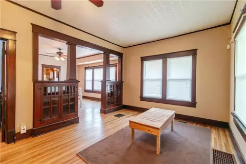 Living - 905 Parallel St, Atchison, KS 66002 photo 1 of 2