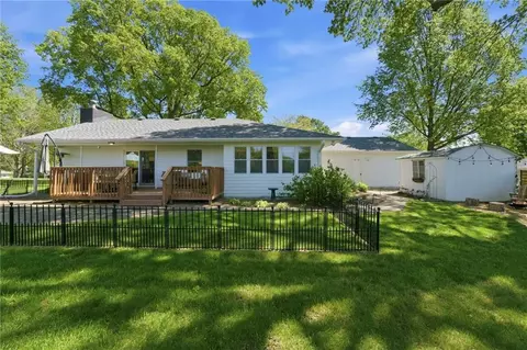 Exterior - 4402 S Phelps Rd, Independence, MO 64055 photo 12 of 13