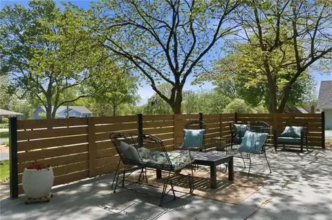Exterior - 4402 S Phelps Rd, Independence, MO 64055 photo 4 of 13
