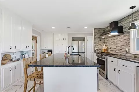 Kitchen - 4402 S Phelps Rd, Independence, MO 64055 photo 2 of 4