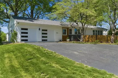 Exterior - 4402 S Phelps Rd, Independence, MO 64055 photo 2 of 13