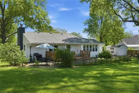 Exterior - 4402 S Phelps Rd, Independence, MO 64055 photo 9 of 13