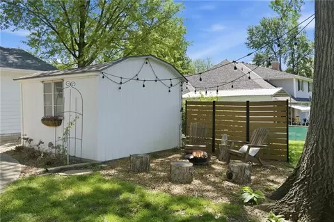 Exterior - 4402 S Phelps Rd, Independence, MO 64055 photo 8 of 13