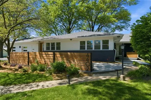 Exterior - 4402 S Phelps Rd, Independence, MO 64055 photo 3 of 13