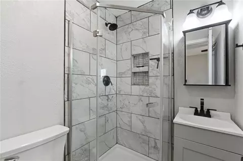 Bath - 4402 S Phelps Rd, Independence, MO 64055 photo 4 of 4