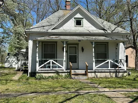 111 W 7th St, Pleasanton, KS 66075