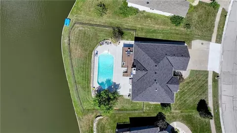632 SW Lakeview Dr, Grain Valley, MO 64029