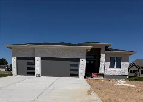 6010 Apache Dr, Shawnee, KS 66226