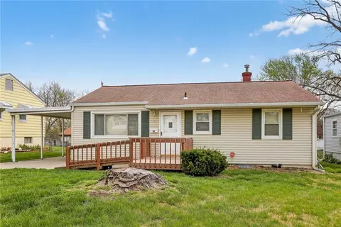 1605 N Hocker Ave, Independence, MO 64050