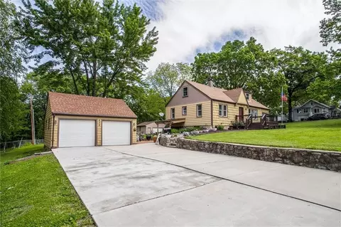 832 W 30th St, Independence, MO 64055