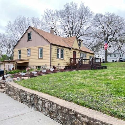 832 W 30th St, Independence, MO 64055