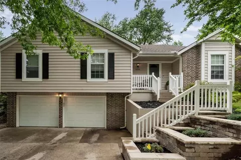 1204 NE Hendrix Dr, Lees Summit, MO 64086