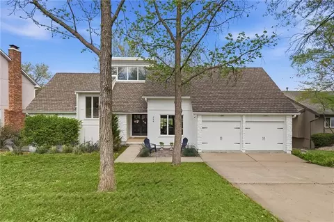 224 NW Locust St, Lees Summit, MO 64064