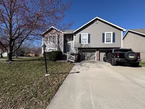 3020 Garland St, Leavenworth, KS 66048