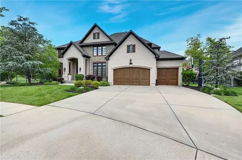 11204 W 165th St, Overland Park, KS 66062