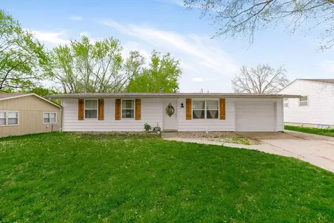 321 Holiday Dr, Lansing, KS 66043