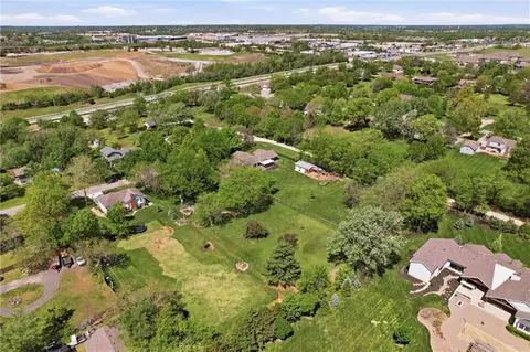 16537 Glenwood St, Stilwell, KS 66085