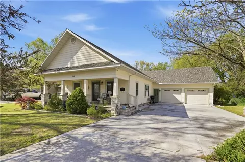 100 W Druart St, Frontenac, KS 66763