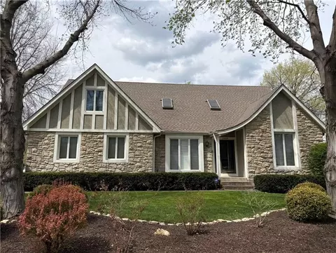 11408 Hemlock St, Overland Park, KS 66210