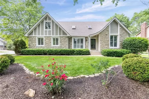 11408 Hemlock St, Overland Park, KS 66210