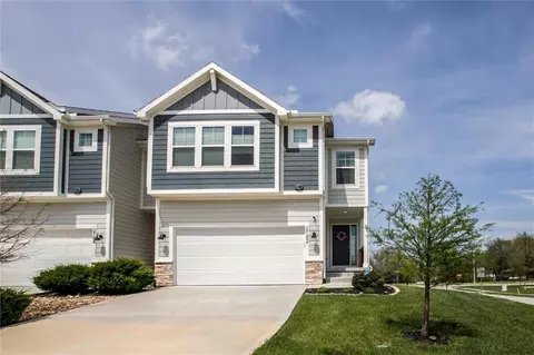 2102 SW Holdbrooks Dr, Lees Summit, MO 64082