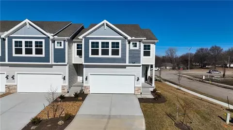 2102 SW Holdbrooks Dr, Lees Summit, MO 64082