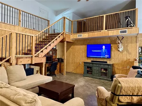 27212 E 307th St, Harrisonville, MO 64701