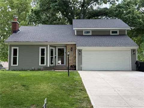 3110 Lakeview Cir, Leavenworth, KS 66048