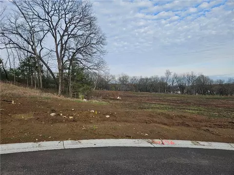 6905 Central St, Shawnee, KS 66217
