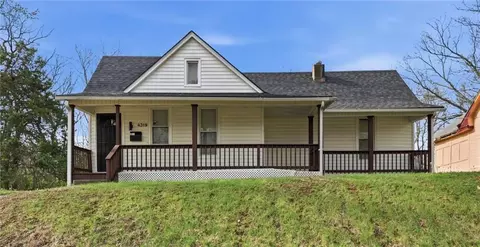4319 E 56 St, Kansas City, MO 64130