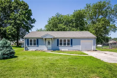 304 Floyd Rd, Orrick, MO 64077