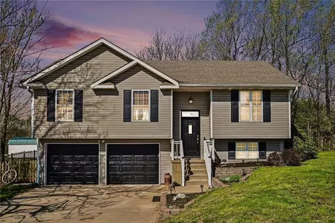 608 Castile St, Gower, MO 64454