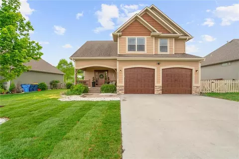 22359 W Cedar St, Tonganoxie, KS 66086