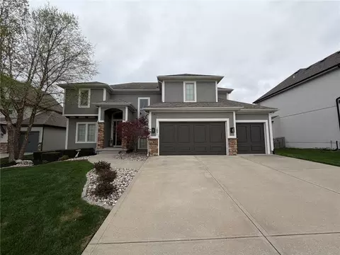 1021 SW Drake Cir, Lees Summit, MO 64082